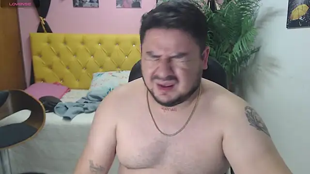 Snapshot of oso_dirty_ chatting on 02-01-25, 05:26 oso dirty online show from 02-01-25, 05:26