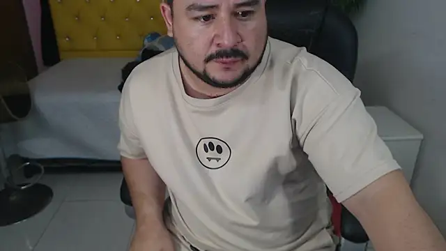 Snapshot of oso_dirty_ chatting on 02-20-25, 05:40 oso dirty online show from 02-20-25, 05:40