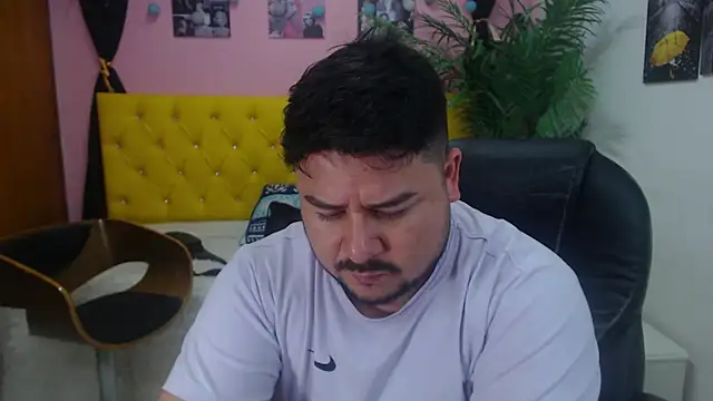 Snapshot of oso_dirty_ chatting on 02-26-25, 05:39 oso dirty online show from 02-26-25, 05:39