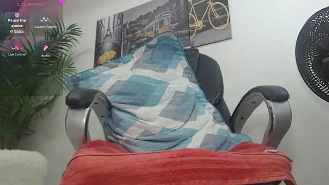 Snapshot of oso_dirty_ chatting on 03-01-25, 08:42 oso dirty online show from 03-01-25, 08:42