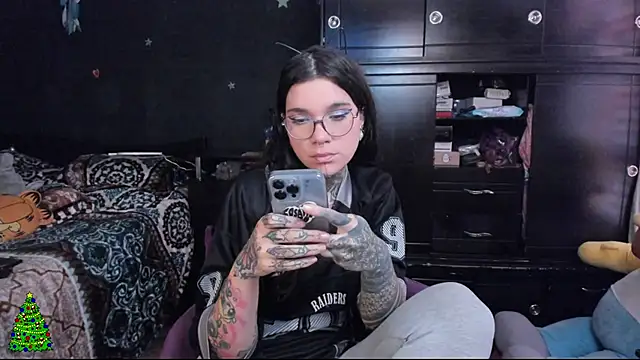 Snapshot of Lilmarieee chatting on 12-12-24, 08:10 Lilmarieee online show from 12-12-24, 08:10