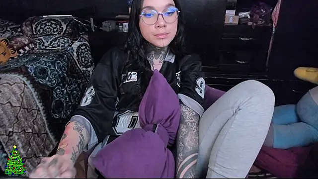 Snapshot of Lilmarieee chatting on 12-12-24, 11:14 Lilmarieee online show from 12-12-24, 11:14