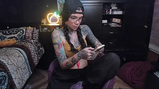 Snapshot of Lilmarieee chatting on 01-17-25, 01:36 Lilmarieee online show from 01-17-25, 01:36