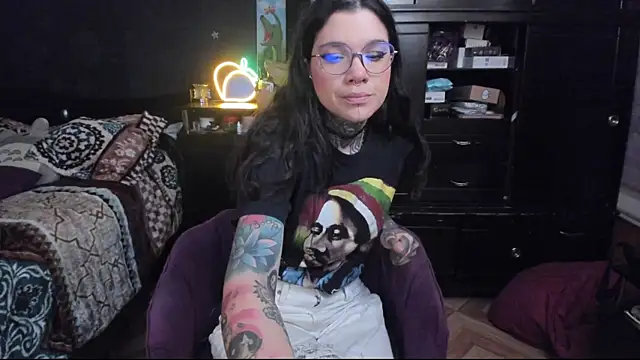 Snapshot of Lilmarieee chatting on 01-17-25, 10:01 Lilmarieee online show from 01-17-25, 10:01