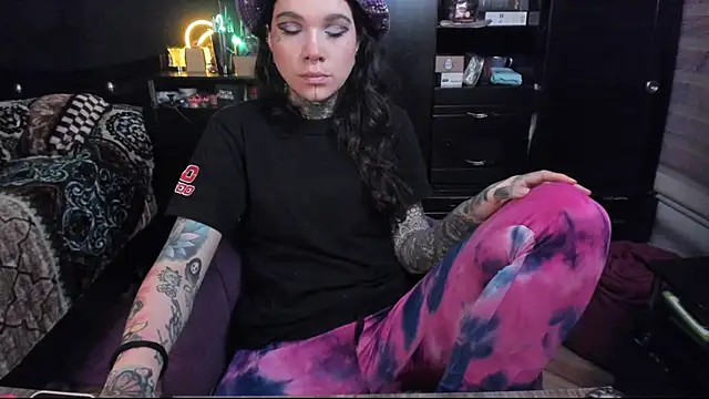 Snapshot of Lilmarieee chatting on 02-20-25, 10:26 Lilmarieee online show from 02-20-25, 10:26