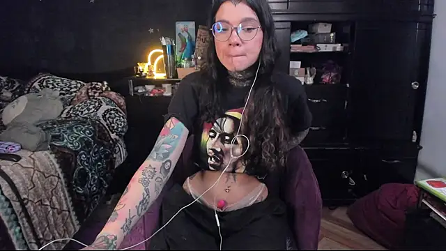 Snapshot of Lilmarieee chatting on 03-07-25, 01:09 Lilmarieee online show from 03-07-25, 01:09