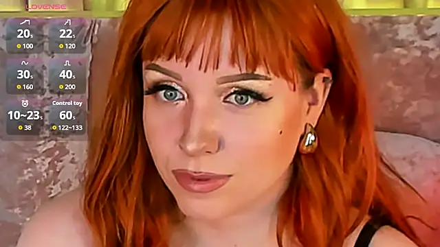 Snapshot of RoseRoxy chatting on 12-23-25, 05:16 RoseRoxy online show from 12-23-25, 05:16