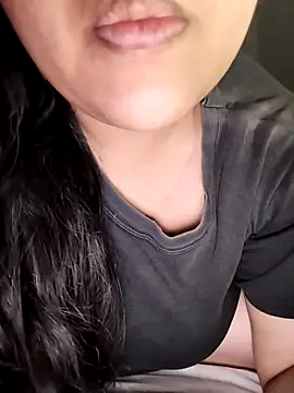 Snapshot of Annerae chatting on 12-21-25, 03:19 Annerae online show from 12-21-25, 03:19