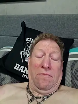 tomtom111111 online show from 04-03-26, 02:04