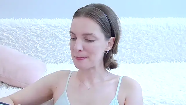 Snapshot of Beauty_Alex chatting on 06-03-26, 12:46 Beauty Alex online show from 06-03-26, 12:46