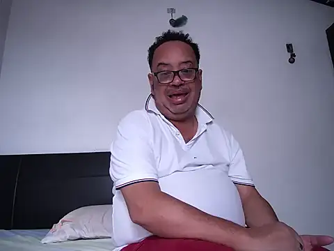 Snapshot of djtomxxx2777 chatting on 06-20-26, 03:26 djtomxxx2777 online show from 06-20-26, 03:26