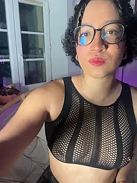 Snapshot of Lauyako chatting on 05-16-26, 05:01 Lauyako online show from 05-16-26, 05:01