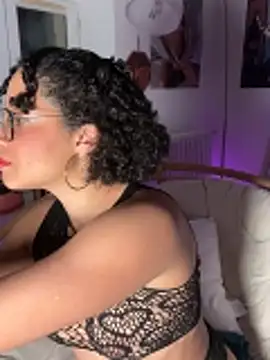 Snapshot of Lauyako chatting on 05-17-26, 07:43 Lauyako online show from 05-17-26, 07:43