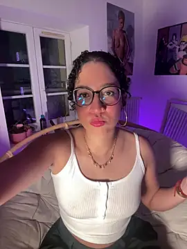 Snapshot of Lauyako chatting on 06-14-26, 07:38 Lauyako online show from 06-14-26, 07:38