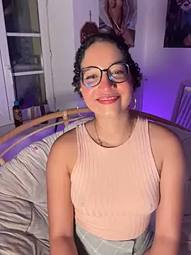 Snapshot of Lauyako chatting on 06-18-26, 08:24 Lauyako online show from 06-18-26, 08:24