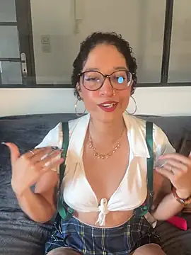 Snapshot of Lauyako chatting on 06-26-26, 03:27 Lauyako online show from 06-26-26, 03:27