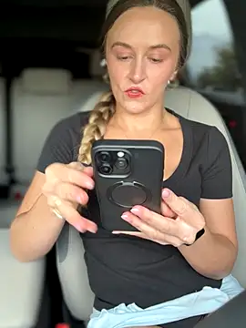 lunagirl13 online show from 09-12-25, 06:19