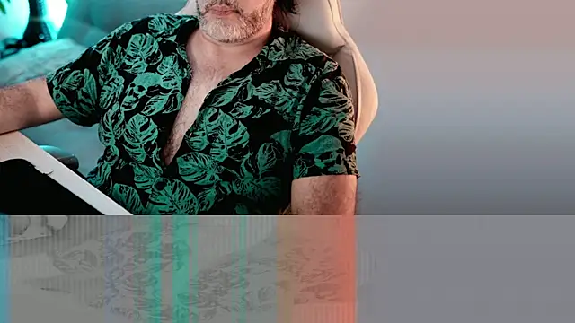 Snapshot of Sanders_White chatting on 01-26-25, 05:02 Sanders White online show from 01-26-25, 05:02