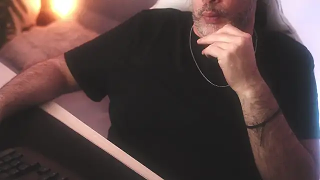 Snapshot of Sanders_White chatting on 03-03-25, 06:26 Sanders White online show from 03-03-25, 06:26