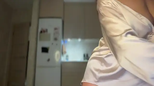 Snapshot of Butterfly-_ chatting on 11-21-25, 11:53 Butterfly- online show from 11-21-25, 11:53