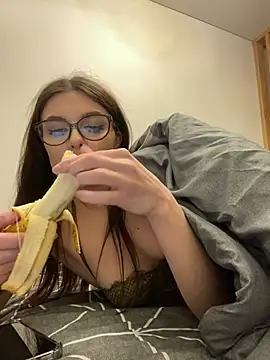 Snapshot of little_belucci chatting on 01-13-25, 07:42 little belucci online show from 01-13-25, 07:42