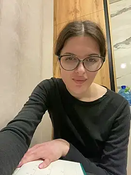 Snapshot of little_belucci chatting on 02-06-25, 04:03 little belucci online show from 02-06-25, 04:03