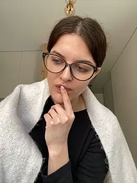 Snapshot of little_belucci chatting on 02-09-25, 01:03 little belucci online show from 02-09-25, 01:03