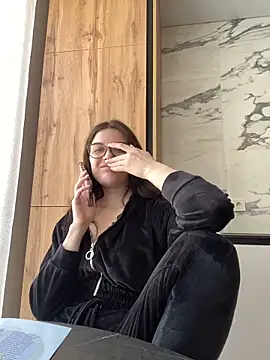 Snapshot of little_belucci chatting on 02-10-25, 11:36 little belucci online show from 02-10-25, 11:36