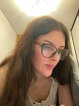 Snapshot of little_belucci chatting on 02-21-25, 08:27 little belucci online show from 02-21-25, 08:27