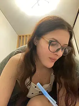 Snapshot of little_belucci chatting on 02-24-25, 06:58 little belucci online show from 02-24-25, 06:58