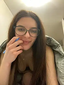 Snapshot of little_belucci chatting on 02-25-25, 07:47 little belucci online show from 02-25-25, 07:47