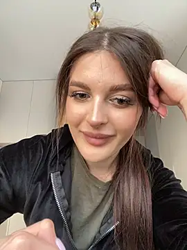 Snapshot of little_belucci chatting on 03-08-25, 02:30 little belucci online show from 03-08-25, 02:30