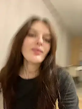 Snapshot of little_belucci chatting on 03-17-25, 07:04 little belucci online show from 03-17-25, 07:04