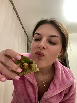 Snapshot of little_belucci chatting on 03-19-25, 06:12 little belucci online show from 03-19-25, 06:12