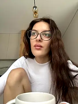 Snapshot of little_belucci chatting on 10-11-25, 01:31 little belucci online show from 10-11-25, 01:31