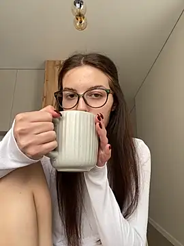 Snapshot of little_belucci chatting on 10-13-25, 01:00 little belucci online show from 10-13-25, 01:00