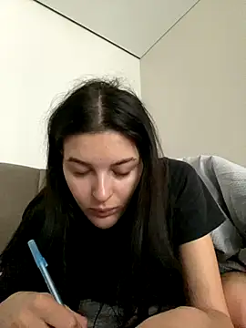 Snapshot of little_belucci chatting on 10-17-25, 07:00 little belucci online show from 10-17-25, 07:00