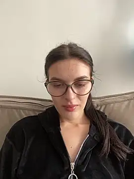 Snapshot of little_belucci chatting on 10-20-25, 01:11 little belucci online show from 10-20-25, 01:11