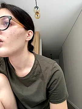 Snapshot of little_belucci chatting on 11-06-25, 10:38 little belucci online show from 11-06-25, 10:38