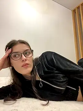 Snapshot of little_belucci chatting on 11-12-25, 01:44 little belucci online show from 11-12-25, 01:44