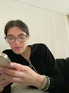 Snapshot of little_belucci chatting on 11-19-25, 10:59 little belucci online show from 11-19-25, 10:59