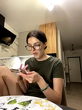 Snapshot of little_belucci chatting on 11-30-25, 02:21 little belucci online show from 11-30-25, 02:21