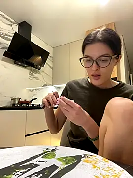 Snapshot of little_belucci chatting on 12-01-25, 03:06 little belucci online show from 12-01-25, 03:06