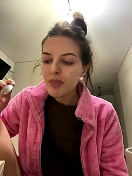 Snapshot of little_belucci chatting on 12-03-25, 02:48 little belucci online show from 12-03-25, 02:48