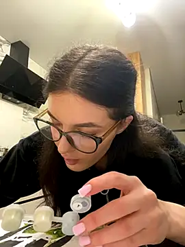 Snapshot of little_belucci chatting on 12-05-25, 02:58 little belucci online show from 12-05-25, 02:58