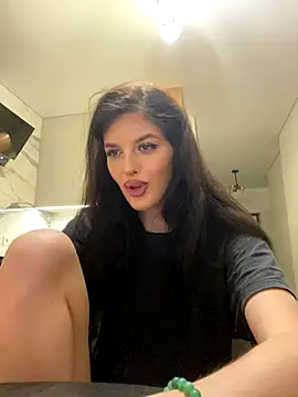 Snapshot of little_belucci chatting on 12-15-25, 03:27 little belucci online show from 12-15-25, 03:27