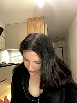 Snapshot of little_belucci chatting on 12-16-25, 02:44 little belucci online show from 12-16-25, 02:44