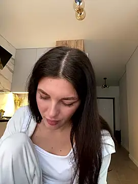 Snapshot of little_belucci chatting on 01-12-26, 02:11 little belucci online show from 01-12-26, 02:11