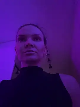 Snapshot of _alleyesonme_ chatting on 10-25-25, 03:29  alleyesonme  online show from 10-25-25, 03:29