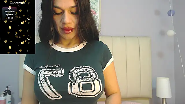 Snapshot of amy_le01 chatting on 05-08-26, 01:49 amy le01 online show from 05-08-26, 01:49